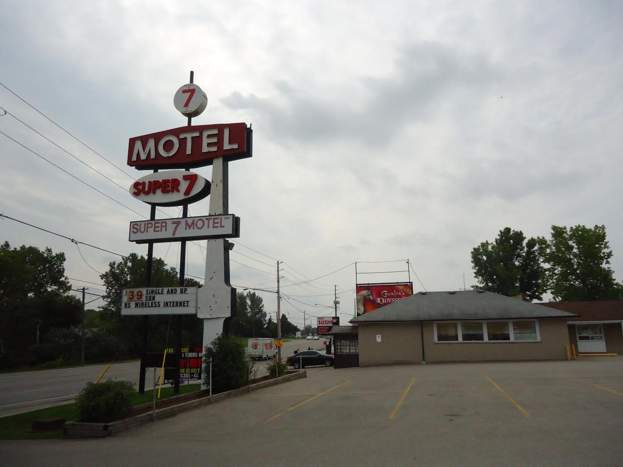 Super 7 Motel 2*